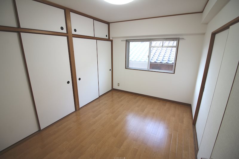 若葉興産ビル ベッドルーム