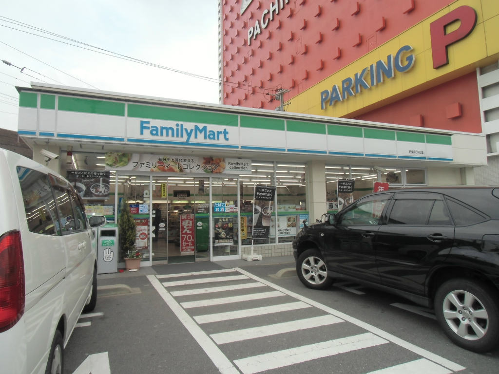Calmecrique戸畑駅西 WEST  コンビニ