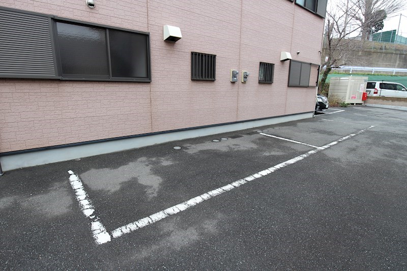 クルーズ天籟寺B  駐車場