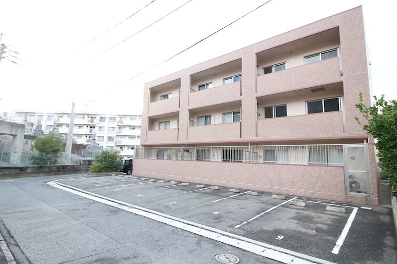 チェリーコート赤坂  駐車場