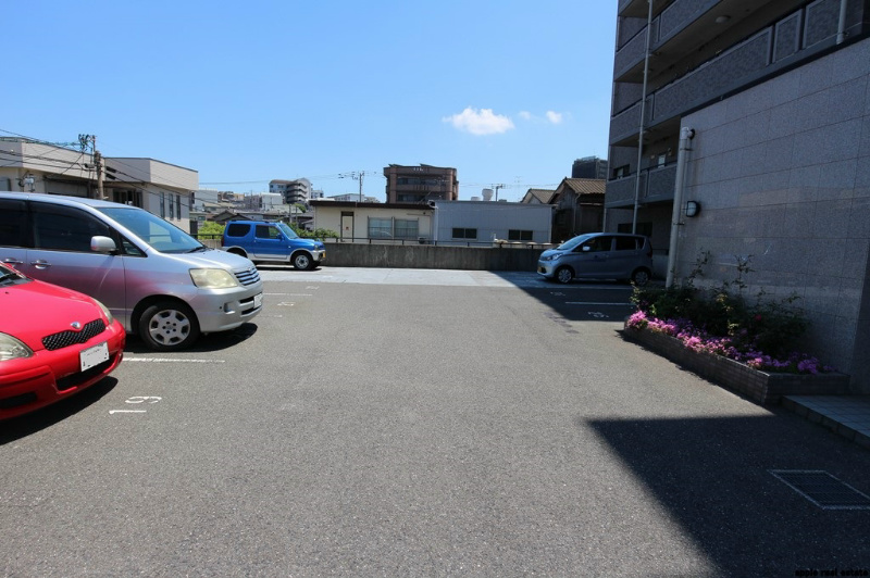 ソフィア   駐車場