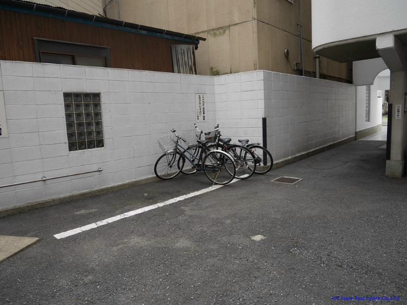 ベスト興産ビル 駐車場