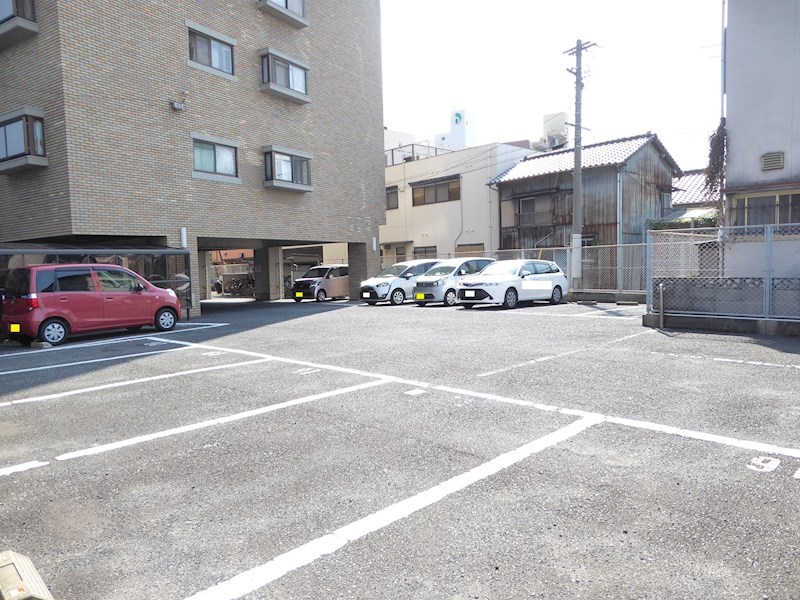 第10岡部ビル 駐車場