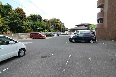 アヌビアス紫川   駐車場