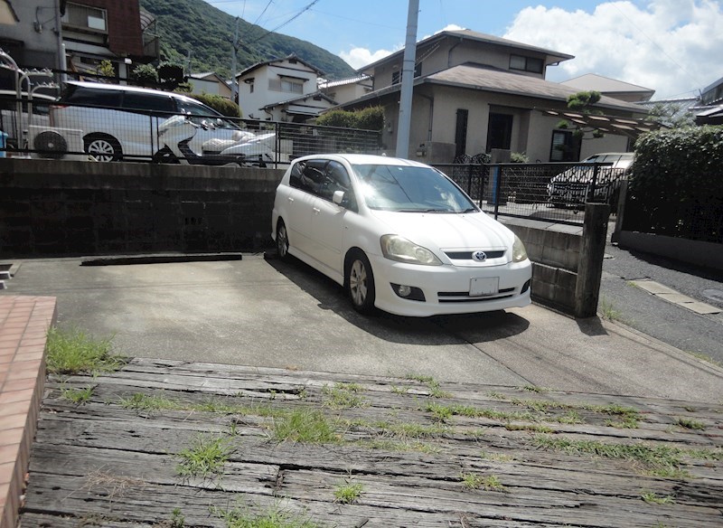 アーク霧ケ丘  駐車場