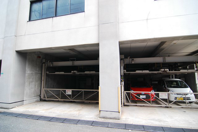 岩松田町ビル 駐車場