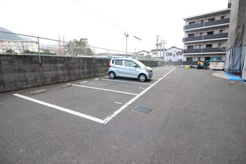 サルヴァトーレ東小倉 駐車場