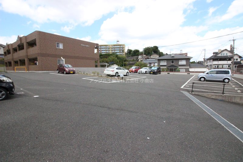 ラフォーレ高尾Ⅱ 駐車場