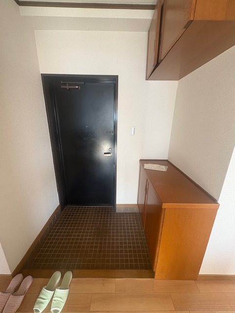 グランピア八幡東  玄関