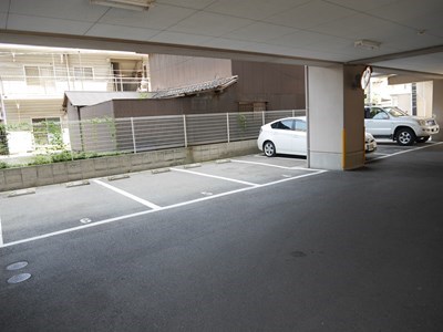 ラフィーネ小倉 駐車場