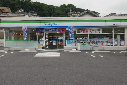 グランピア八幡東  コンビニ