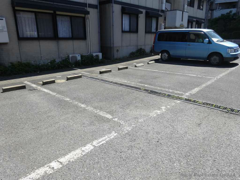 ニューセジュール緑ヶ丘　D棟   駐車場