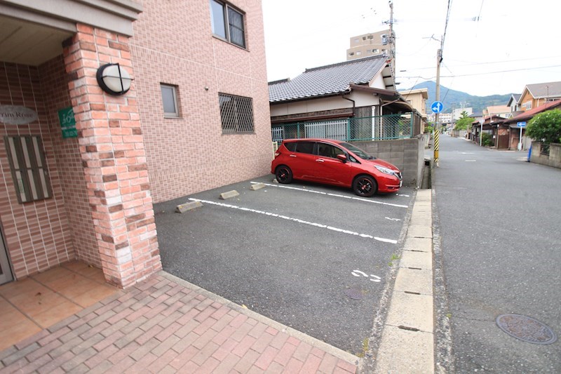 プリムローズ  駐車場