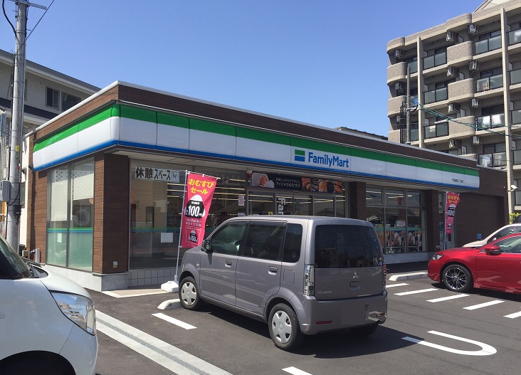 フィオーレ大里  コンビニ