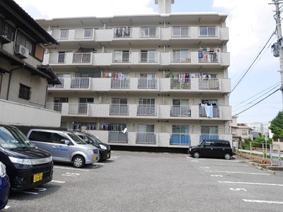 タニガシラハイツ 駐車場