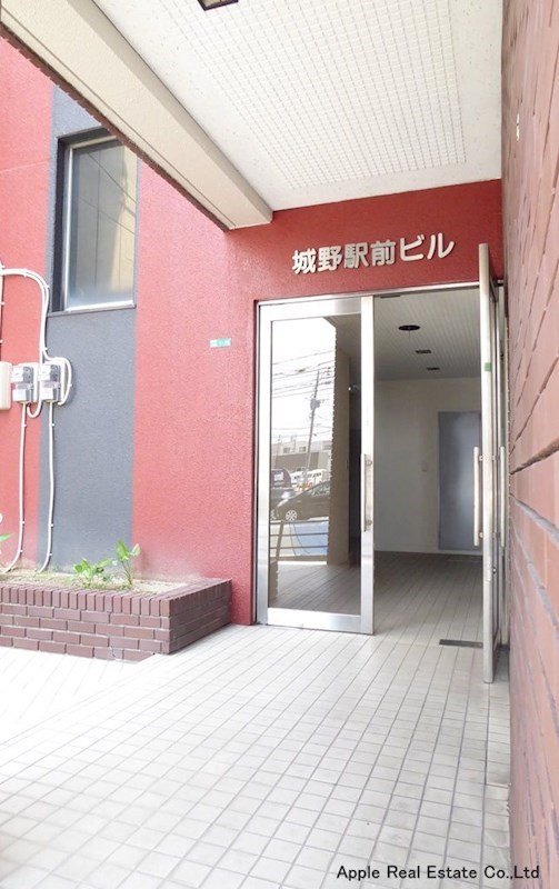 城野駅前ビル エントランス