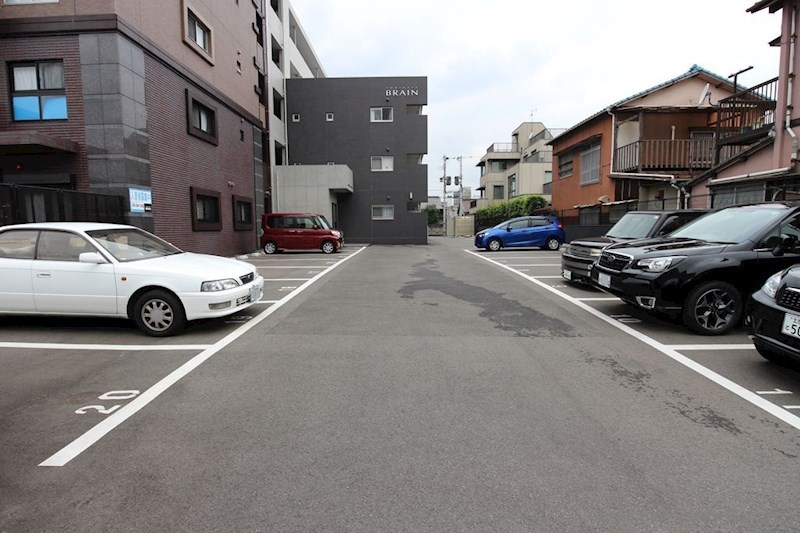 飛幡ブレイン 駐車場