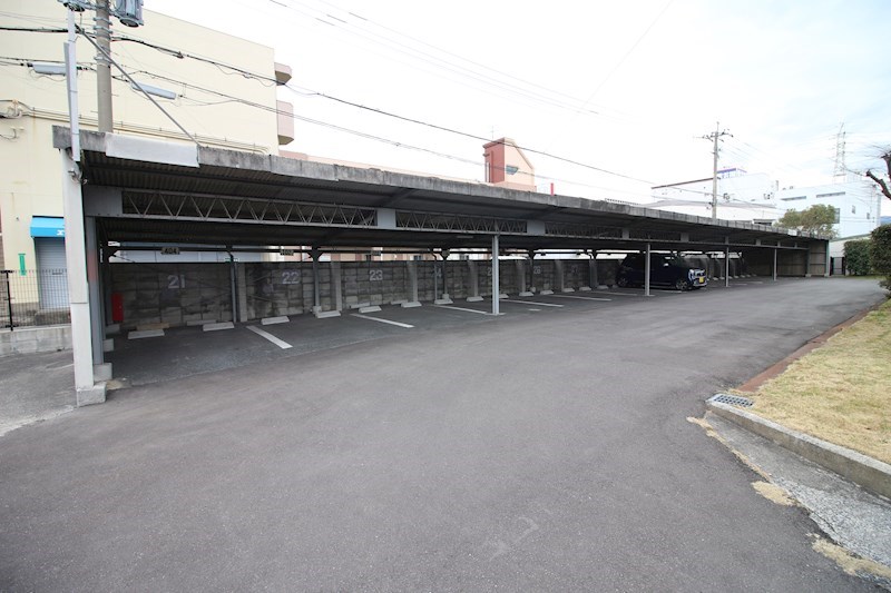 徳力団地 131棟 駐車場