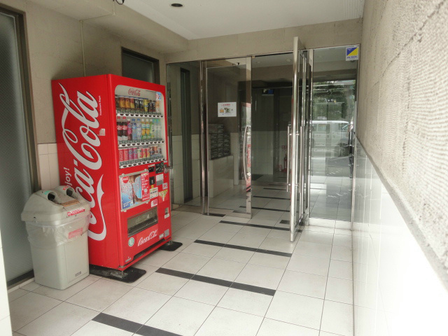 WIN小倉  エントランス