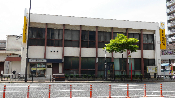 ライオンズマンション三萩野  銀行