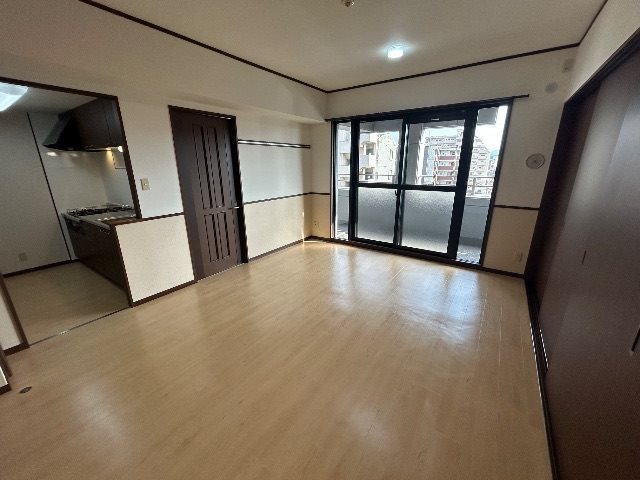 ニューリバー九工大駅前 リビング