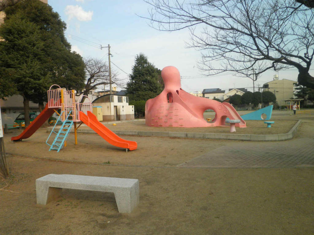 ニューリバー九工大駅前 公園