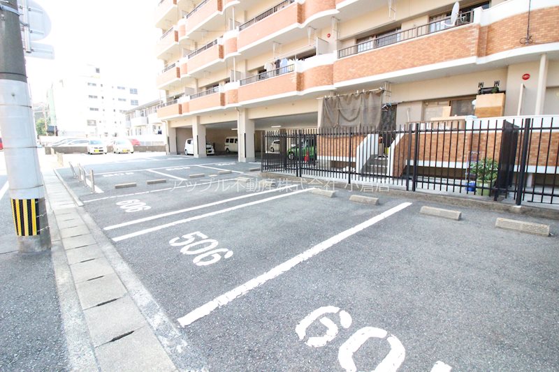 グランドハイツ村上  駐車場