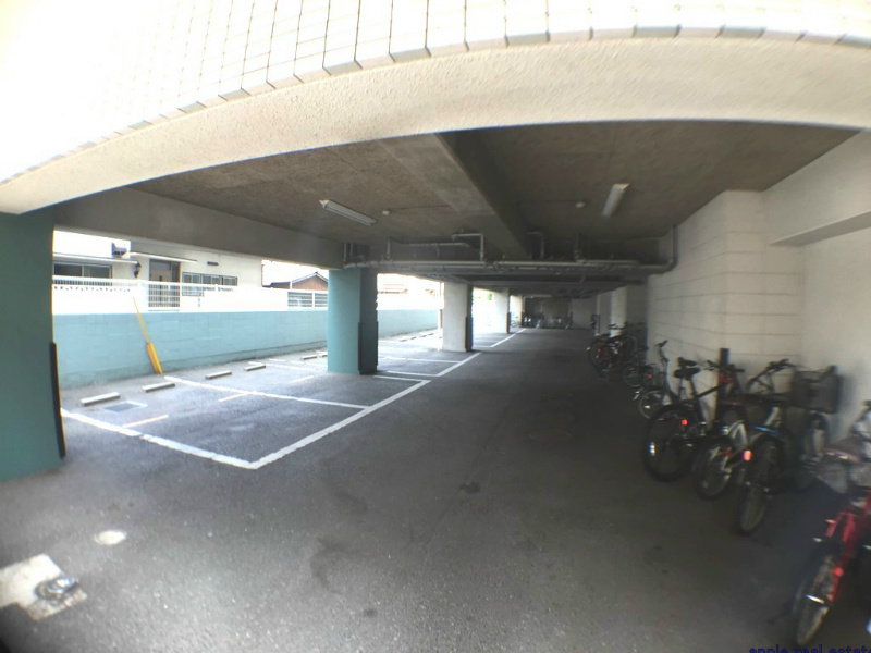 ライオンズマンション三萩野駅前  駐車場