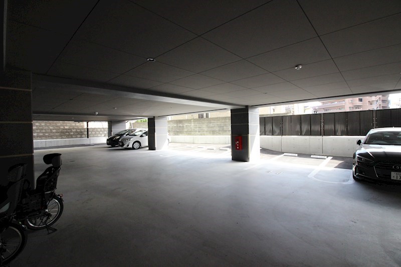 ピュアライフ金田ビル 駐車場