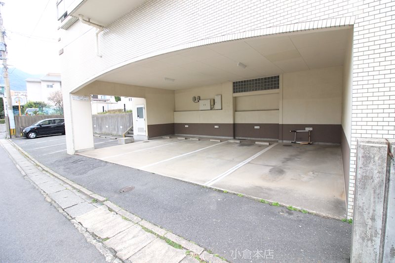 フローラルマンション藤松  駐車場