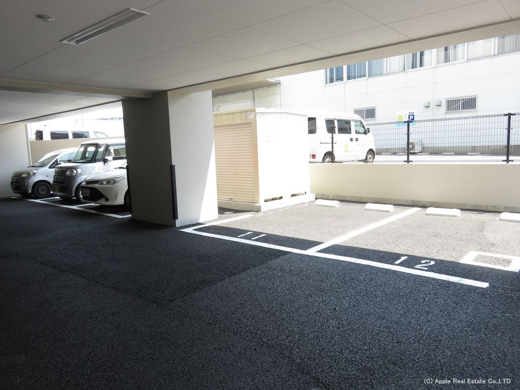 ウィングス重住   駐車場