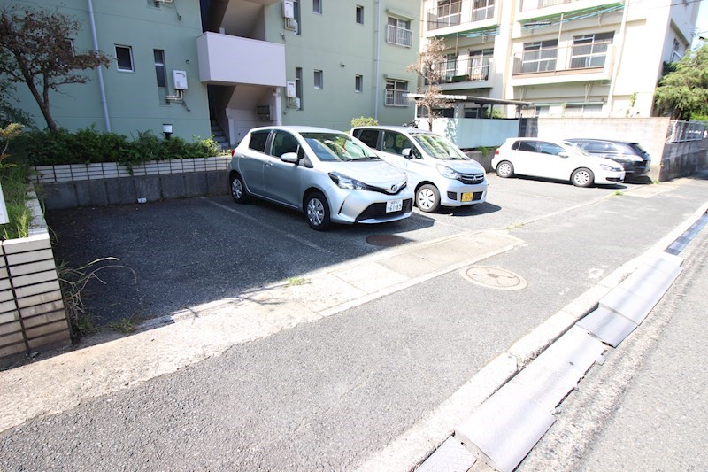 コンフォール21大谷通り 駐車場