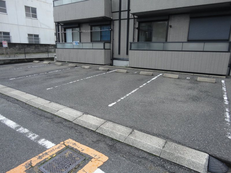 ディオール境川   駐車場