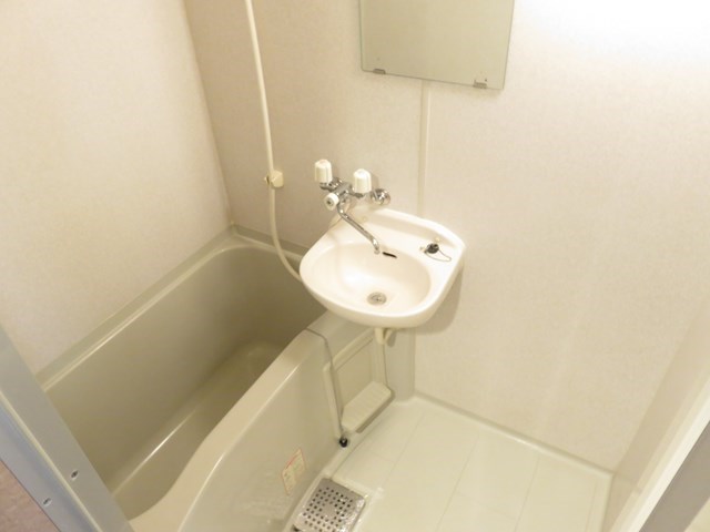 ウインズ三萩野 風呂画像