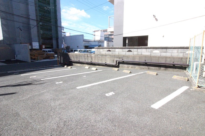 今浪マンション  駐車場