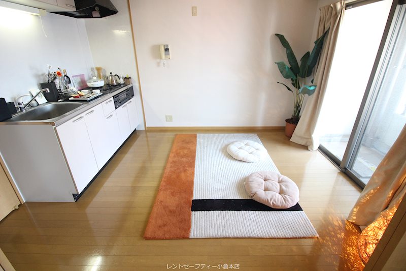 ニューシティアパートメンツ南小倉Ⅱ リビング