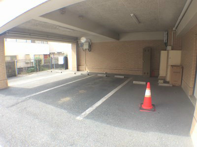プレアール足立 駐車場