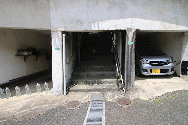 湯川2丁目ペット可借家 駐車場
