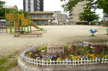 ニューサンリバー13番館 公園