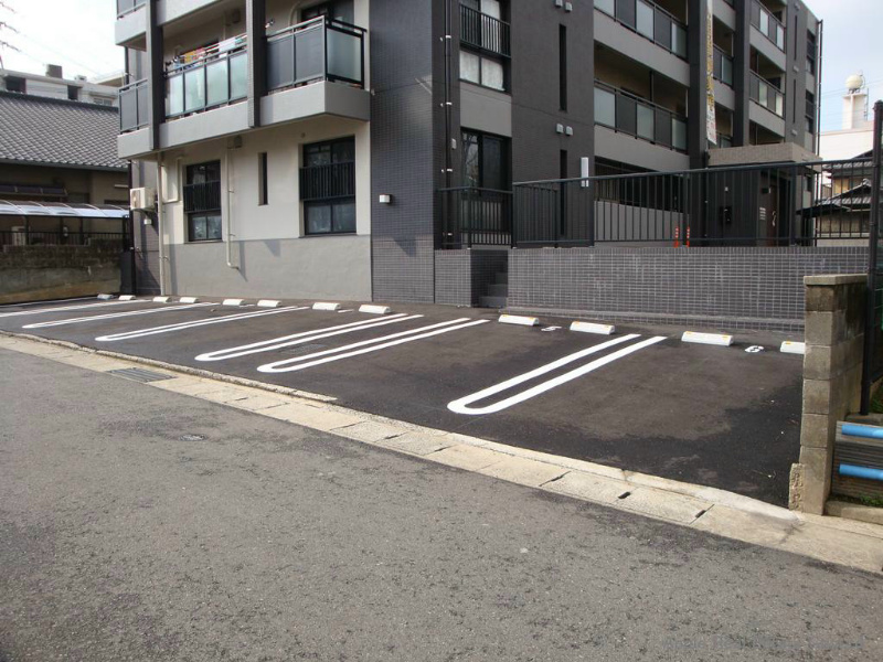 高峰第6晴和ビル 駐車場