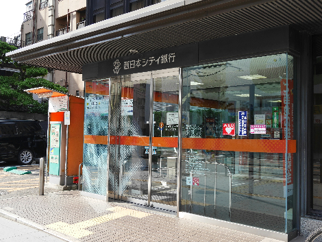 アクシオ小倉  銀行