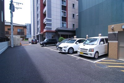 ニューサンリバー15番館 駐車場