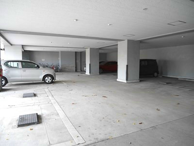 ギャラン南小倉     駐車場