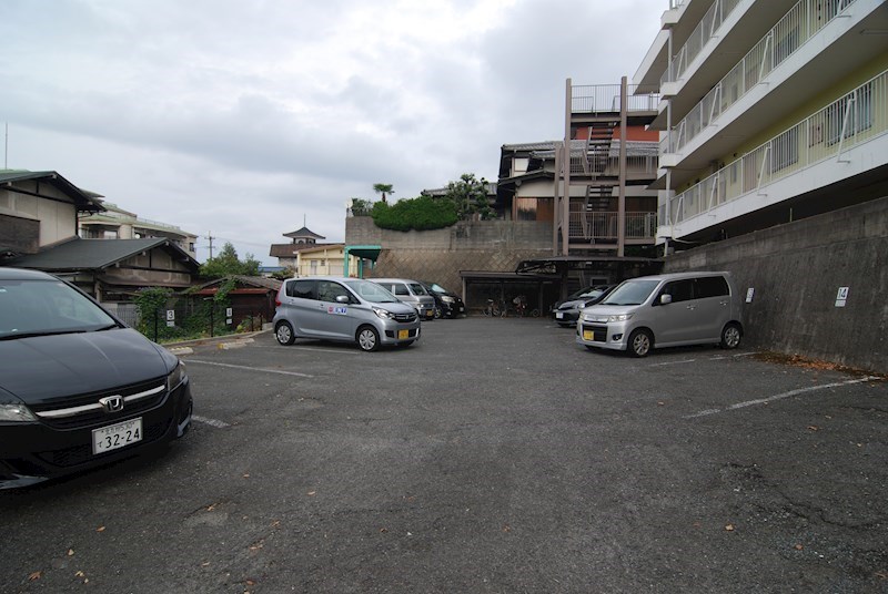 ホワイトハイツ門司別院 駐車場