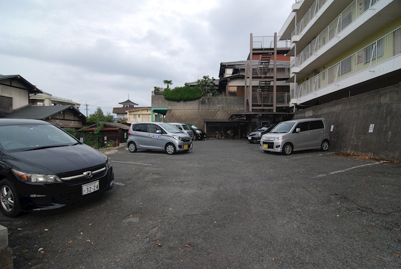 ホワイトハイツ門司別院 駐車場