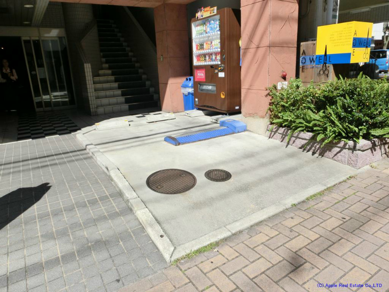 プラスワンビル  駐車場