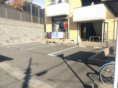 アヴニール緑ヶ丘 駐車場