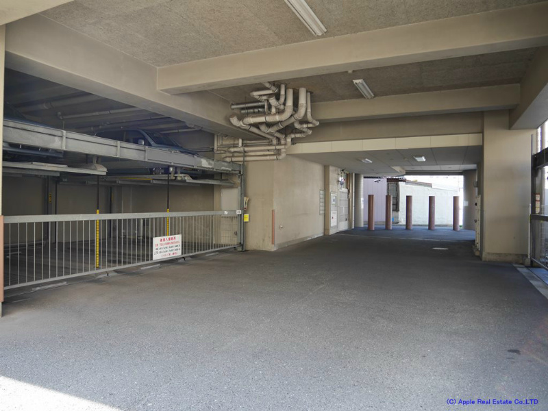 オールセインツ    駐車場