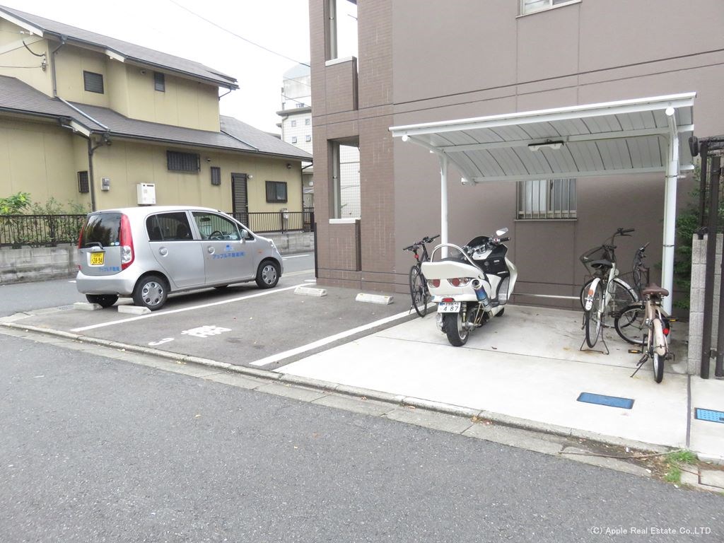 ル・ヴァン・リブレ  駐車場