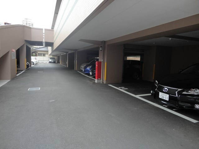 ウィングス三萩野   駐車場